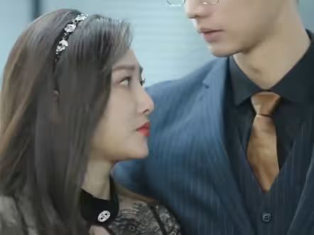 惹是非的是她 