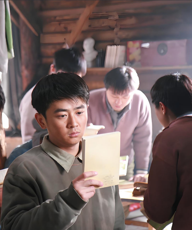 開(kāi)貨車的小鎮(zhèn)青年